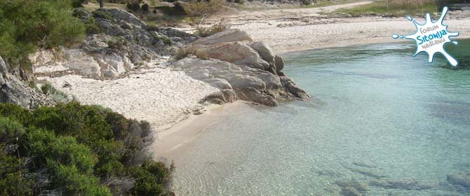 Platanitsi - pogled na malu uvalicu u južnom delu plaže