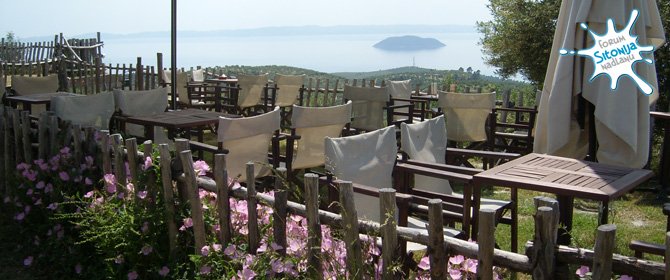 Taverna Pauls - pogled na ostrvo Kelyfos i zaliv Toroneos